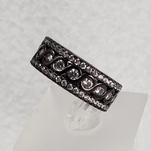 18k Stack Pave Band - Picture 2 of 8